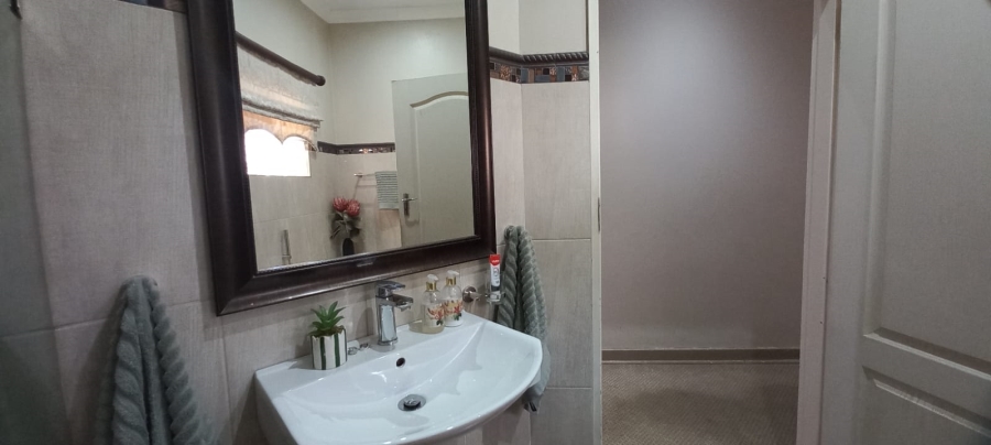 3 Bedroom Property for Sale in Roosheuwel North West